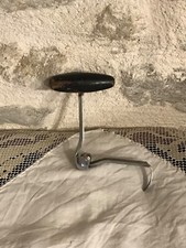 Ancien dévidoir à pomme, acier, manche bois