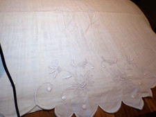 Linge ancien Drap lin blanc avec retour en feston , broderies et  monogramme MP