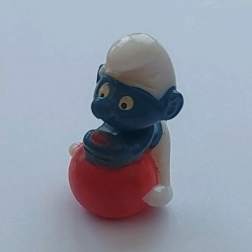 Figurine schtroumpf assis - assis, sur