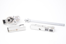 Appareil photo miniature Minox B #842988 avec différents accessoires.