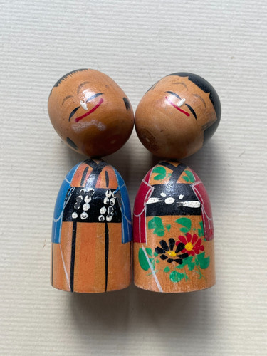 Couple poupées kokeshi - de,