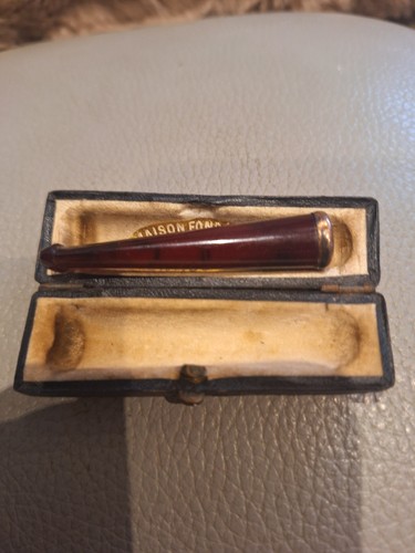 Ancien fume cigarette ambre - en,