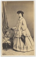 CDV circa 1860. Femme avec chapeau et ombrelle par Marion à Paris.