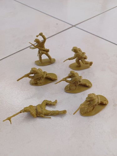 Lot petits soldats plastique - lot,