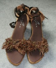 Sandales à talons compensés