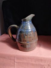 pichet eau ou vin marron coulure vert et bleu