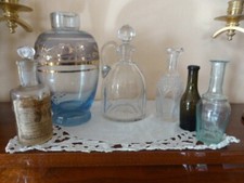 Lot de fioles, vase et petites