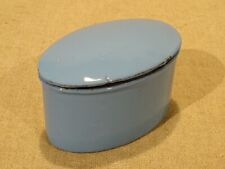 Ancienne boite ovale tôle émaillée bleu  marquage de fabricant
