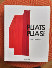 PLEATS PLEASE ISSEY MIYAKE