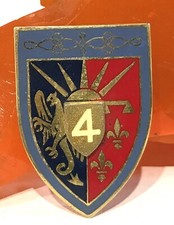 MEDAILLE BROCHE INSIGNE PUCELLE MILITAIRE 4 EME RH