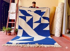 Tapis en laine berbère marocain fait main couleur bleu et blanc design tapis