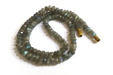 Colliers de perles en