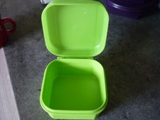 Tupperware  verte boite a pression