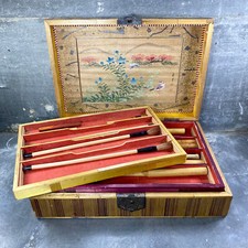 Set de calligraphie japonaise ou chinoise en marqueterie de paille, début XXème