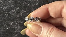 NEUVE TRÈS JOLIE PETITE BAGUE
