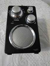 Poste radio forme cube