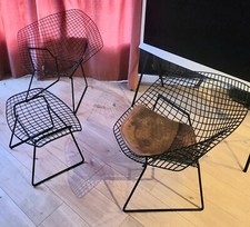 Deux fauteuils et un