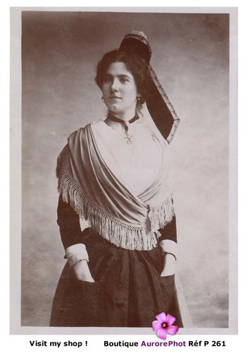 Jeune femme arlésienne - arlÉsienne, en