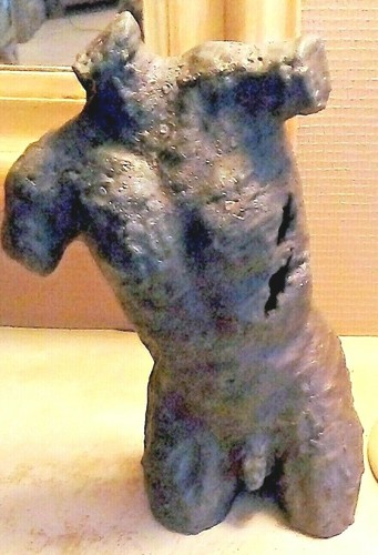 Buste contemporain terre - ,