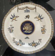 RARE Assiette faïence de GIEN décor Renaissance sur fond blanc avec un porc épic