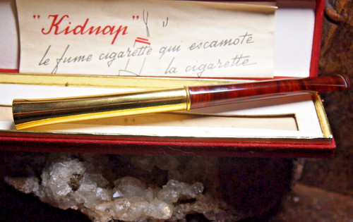 Fume cigarette kidnap - fume,