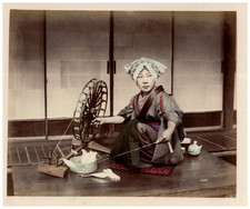 Japan, Spinning Woman vintage albumen print Tirage albuminé rehaussé  23x27,