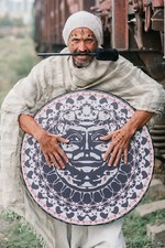 Énorme tambour « Shaman