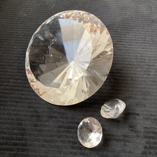 Presse papier Diamant de Bureau ou Figurine Déco en Verre Diam 10 cm Haut 6 cm