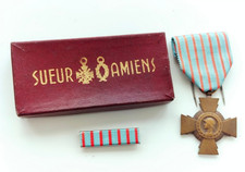 MÉDAILLE .DÉCORATION . CROIX