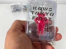 KAWS CHUM PINK porte-clé