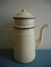 ancienne cafetière tôle émaillée déco rétro vintage old enamelled coffee maker