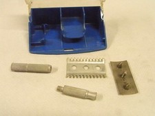 ANCIEN RASOIR MÉCANIQUE