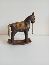 CHEVAL BOIS et LAITON, environ 9,5  cm de long, et 8,5 cm de hauteur