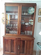 Meuble Vaisselier Anglais. Bois Exotique  Meuble Signé.  Vitres D Origine