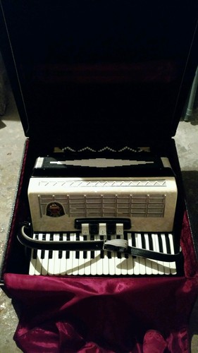 Royal standard accordion with - standard,