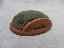 ANCIEN PIQUE AIGUILLES EN BOIS ET VELOURS - MERCERIE ANCIENNE