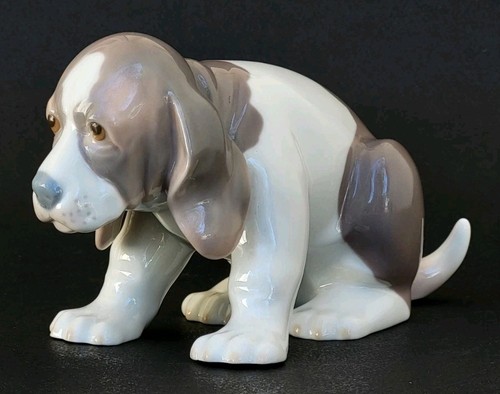Très jolie figurine - très, chien