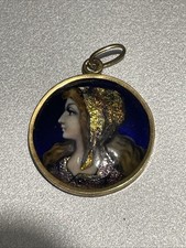 Superbe pendentif en émaux de limoges et or 18 K signé Louis Clement