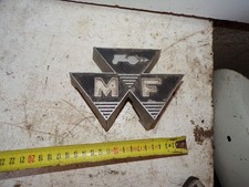 Monogramme insigne Embleme Massey Fergusson ? voiture ancienne 9425