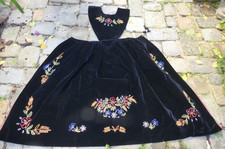 Costume Breton Tablier Brodé MAIN de Fleurs sur Velour noir bon état SUPERBE