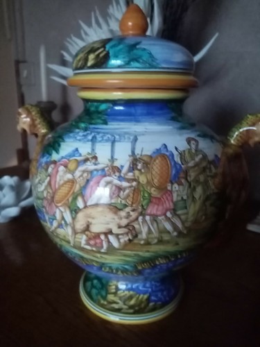 Vase avec couvercle - , en