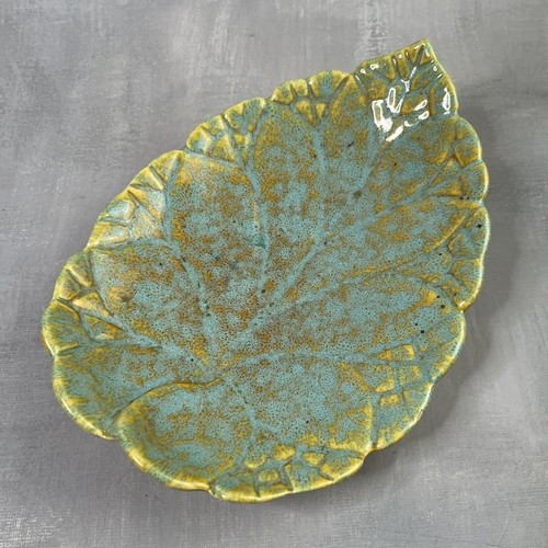 Plat céramique coupe feuille
