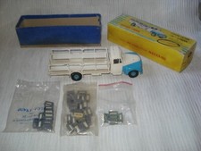 DINKY n°586 : CAMION CITROEN P55 Laitier - avec  boîte d'origine