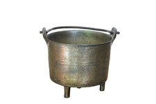 Petit chaudron à 3 pieds en fer forgé et laiton