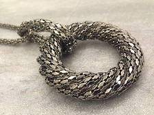 COLLIER / SAUTOIR CERCLE NOIR