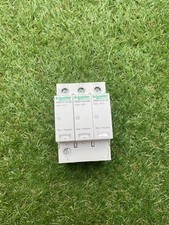 Parafoudre modulaire 3P 40kA 460V IT avec report de signalisation iPRD 40r Acti