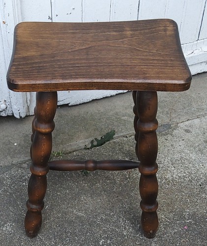 Ancien tabouret rectangulaire - tabouret,