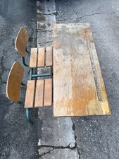 Chaise et table d’école 