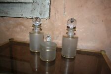 2 flacons + boite à poudre