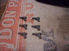 Pistolets x   6    Armes